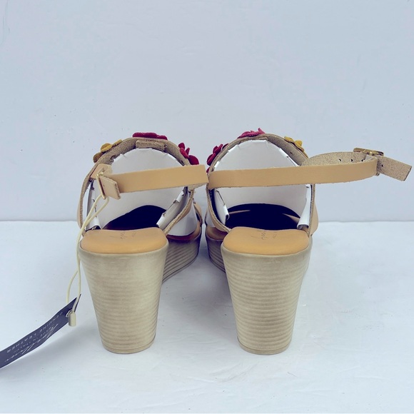 AVELLINI GENUINE LEATHER COLORFUL FLORAL PLATFORM, TAN STRAPS, ITALIAN, SIZE9 - Picture 4 of 16